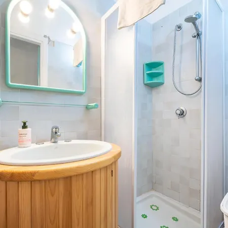 2 Bedroom Gorgeous In *